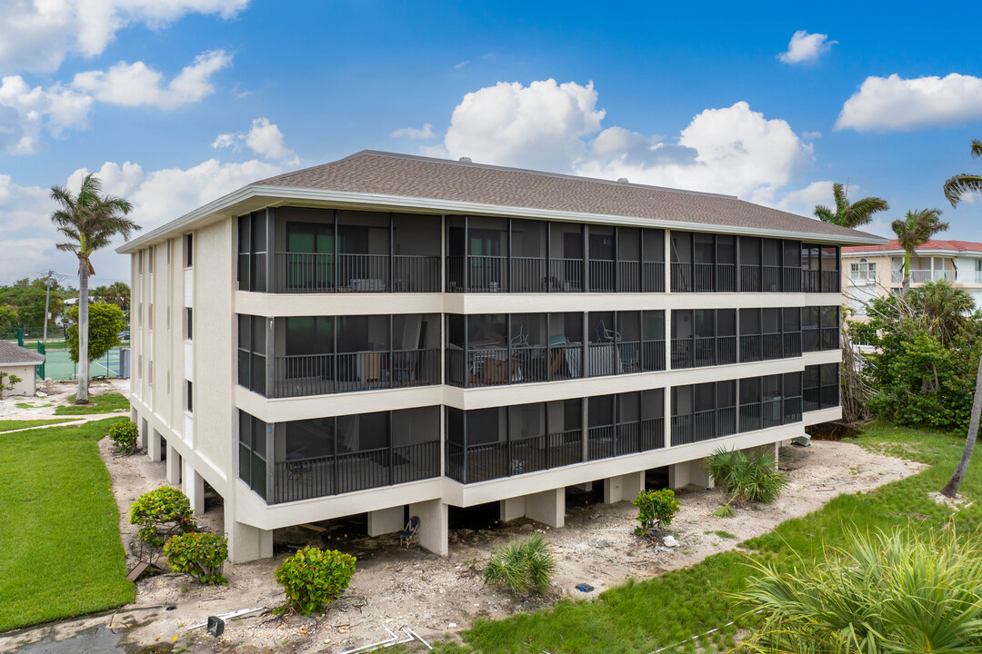 Sanddollar Condos in Sanibel, FL - Building Photo