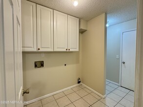 8031 Cumberland Gap Trail N in Jacksonville, FL - Building Photo - Building Photo