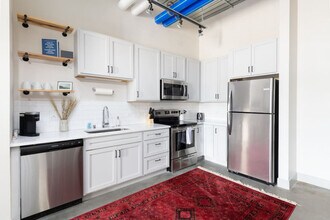 1009 W Juneau Ave, Unit ID1390081P in Milwaukee, WI - Foto de edificio - Building Photo