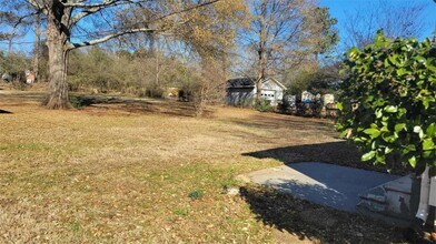 130 Bowman Rd in Lindale, GA - Foto de edificio - Building Photo