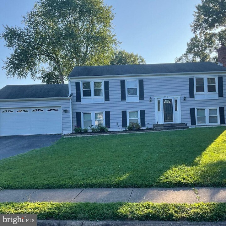 2636 Armada St in Herndon, VA - Foto de edificio