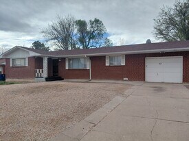 61 Mac Naughton Rd in Pueblo, CO - Building Photo