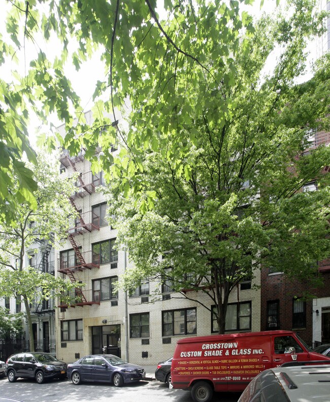416 E 85th St in New York, NY - Building Photo - Building Photo