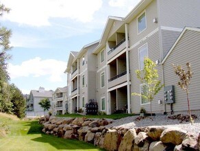 Courts At Indian Canyon in Spokane, WA - Foto de edificio - Building Photo