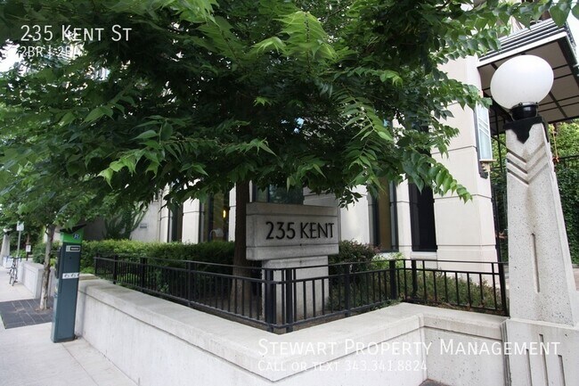 235 Kent St in Ottawa, ON - Building Photo - Building Photo