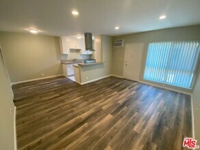 7925 Vineland Ave in Los Angeles, CA - Building Photo - Building Photo