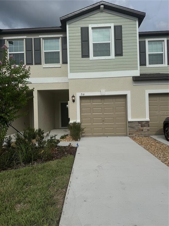 216 27th St SE in Ruskin, FL - Foto de edificio