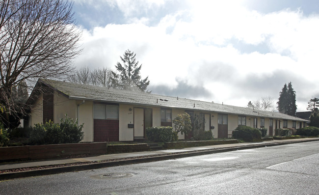 6506-6530 SE 57th Ave in Portland, OR - Foto de edificio - Building Photo