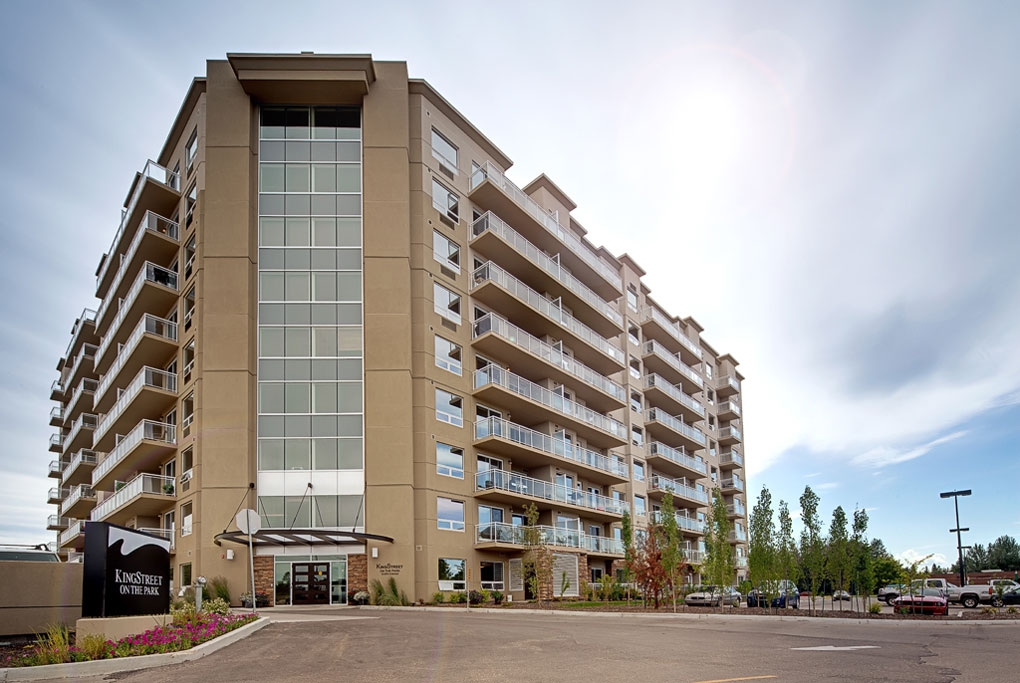 King Street on the Park in Spruce Grove, AB - Building Photo