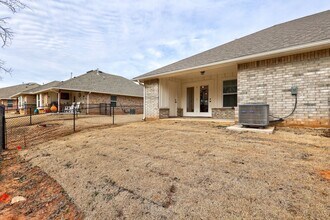 5712 Campbell Creek Dr in Oklahoma City, OK - Building Photo - Building Photo