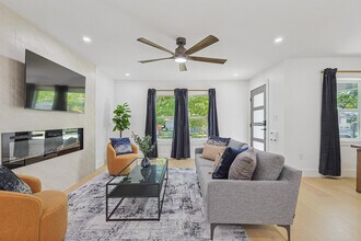 6639 Aintree Cir in Dallas, TX - Building Photo - Building Photo