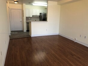 2501 Douglas Rd in Miami, FL - Building Photo - Building Photo
