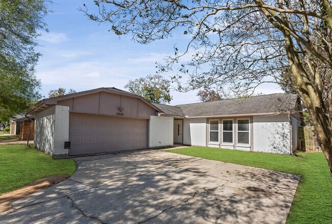 2808 Pinewood Dr in League City, TX - Building Photo - Building Photo