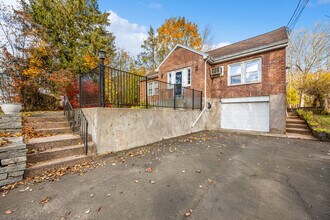 678 Bartholomew Rd in Middletown, CT - Building Photo - Building Photo