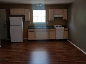 1976 Quality Blvd in Huntsville, TX - Foto de edificio - Building Photo