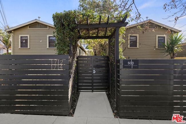 1714 Echo Park Ave in Los Angeles, CA - Building Photo - Building Photo