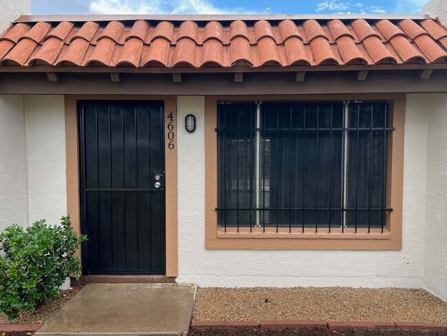 property at 4606 W Desert Crest Dr