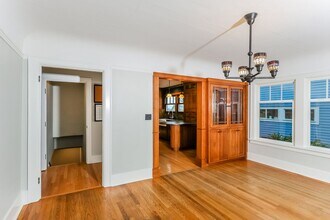 7048 17th Ave NE in Seattle, WA - Building Photo - Building Photo