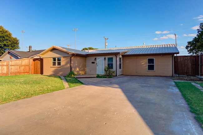 5617 38th St in Lubbock, TX - Building Photo - Building Photo