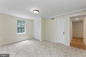 820 S Arlington Mill Dr in Arlington, VA - Building Photo - Building Photo