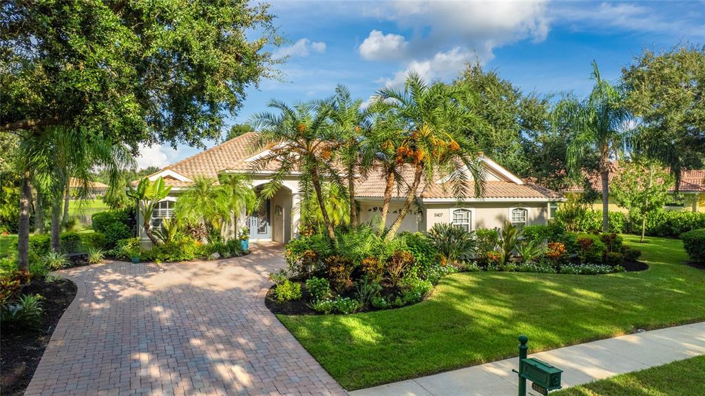 11407 Savannah Lakes Dr in Parrish, FL - Building Photo