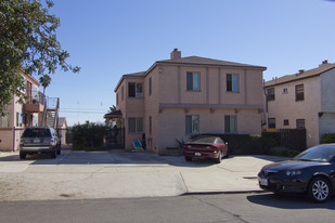 1049-1055 Loring St in San Diego, CA - Foto de edificio - Building Photo