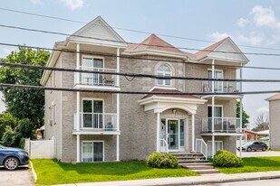 3848 Sainte-Rose Boul in Laval, QC - Building Photo