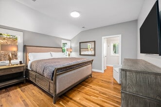 8075 Outer Dr S in Traverse City, MI - Foto de edificio - Building Photo