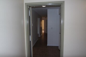 72 Riverview Ct in Secaucus, NJ - Building Photo - Building Photo