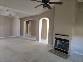 561 Bluejay Ave in Lemoore, CA - Building Photo - Building Photo