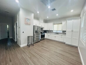 1318 S Kings Ct Dr in Anaheim, CA - Building Photo - Building Photo