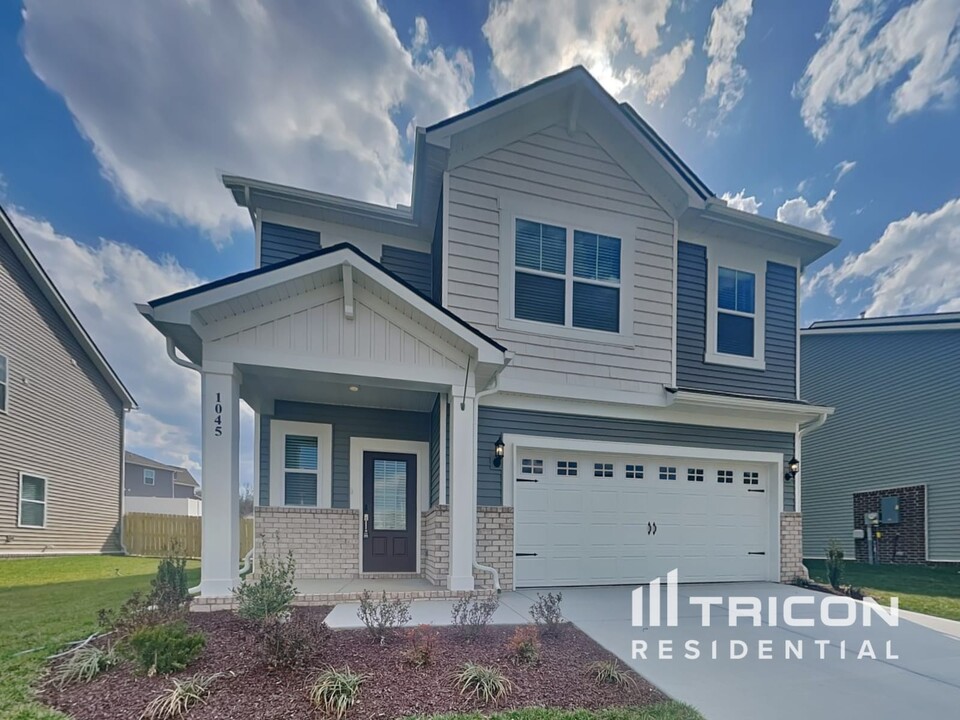 1045 Baltusrol Ln in Lebanon, TN - Building Photo