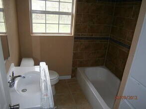225 Nanlee St in La Marque, TX - Building Photo - Building Photo