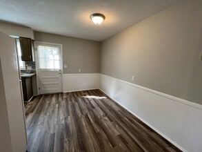 101 Plaza Oaks Rd in Yadkinville, NC - Building Photo - Building Photo