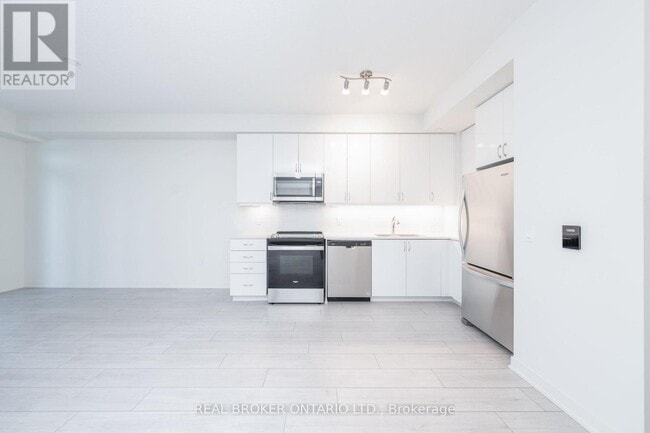 38 Annie Craig Dr in Toronto, ON - Building Photo - Building Photo