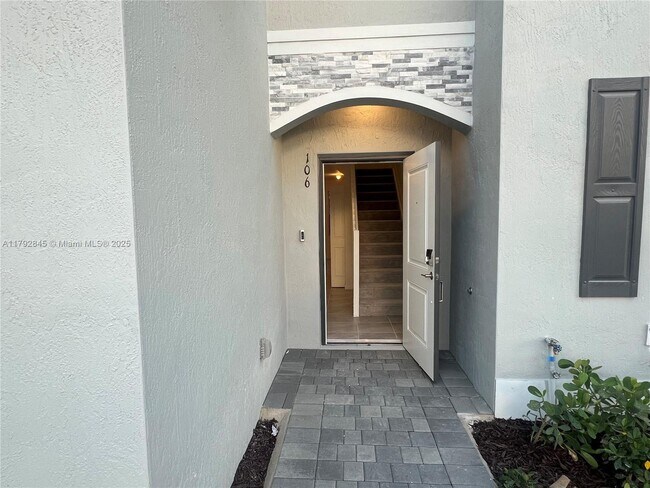 106 NW 11th Ct in Florida City, FL - Building Photo - Building Photo