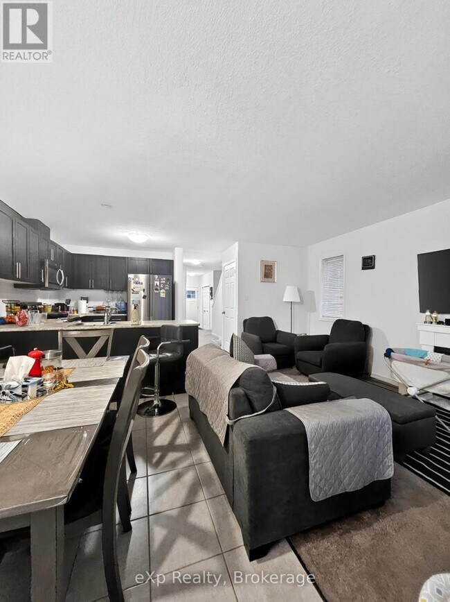 135 Hardcastle Dr in Cambridge, ON - Building Photo - Building Photo