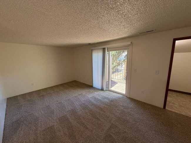 670 Taybin Rd NW in Salem, OR - Foto de edificio - Building Photo