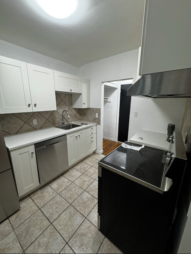 12932-12118 118 Ave NW in Edmonton, AB - Building Photo - Building Photo