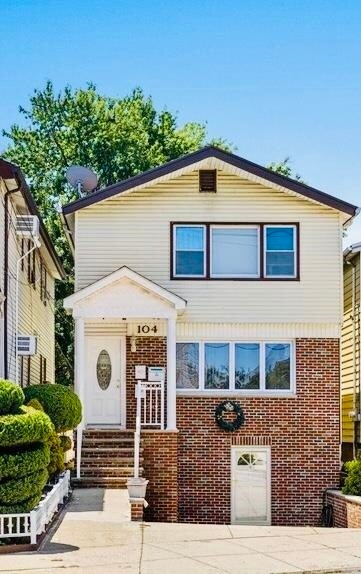 104 North St in Bayonne, NJ - Building Photo