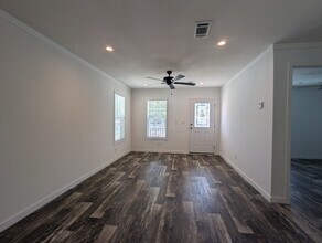 127 Coral Crest Dr in Valrico, FL - Building Photo - Building Photo