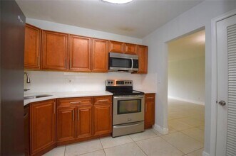 9 NE 19th Ct in Wilton Manors, FL - Building Photo - Building Photo