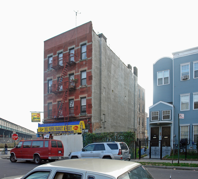 992 Jefferson Ave in Brooklyn, NY - Building Photo - Building Photo