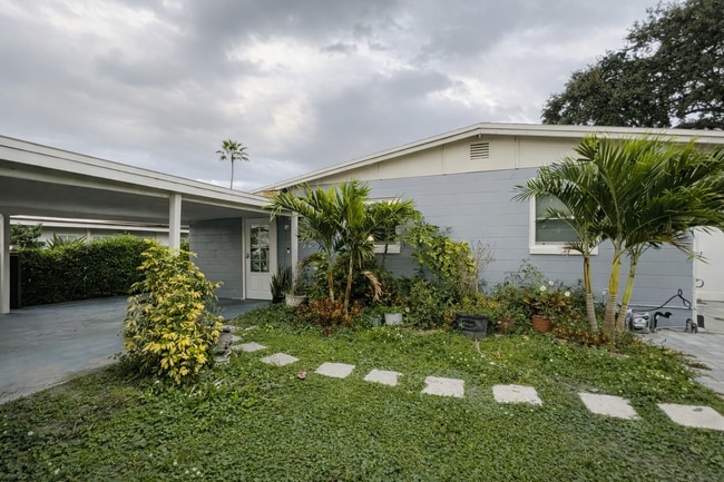 2615 N Beaumont Ave in Kissimmee, FL - Building Photo - Building Photo