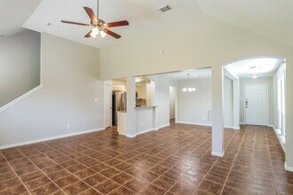 8238 Fuqua Gardens Dr in Houston, TX - Foto de edificio - Building Photo