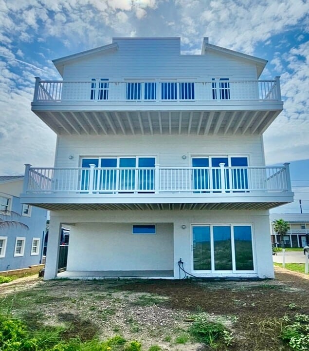 1088 S Fletcher Ave in Fernandina Beach, FL - Building Photo