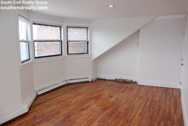 487 E Broadway, Unit #4 in Boston, MA - Building Photo - Building Photo