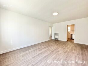 1247 S Dunsmuir Ave, Unit 1 in Los Angeles, CA - Building Photo - Building Photo