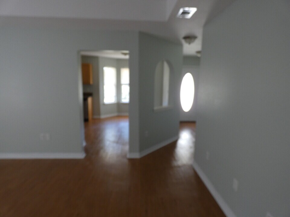 668 Edney Ave W in Crestview, FL - Foto de edificio