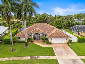 13520 Northumberland Cir in Wellington, FL - Building Photo
